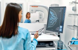 76% dintre femeile cu cancer mamar din România nu au efectuat nicio mamografie de-a lungul vieții