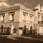 Muzeul Unirii din Iași se iluminează în roz, în semn de solidaritate cu lupta împotriva cancerului de sân