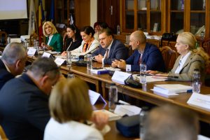Studiu ASE: Bugetul sănătății crește, dar banii merg tot către spitale și medicamente, nu către prevenție